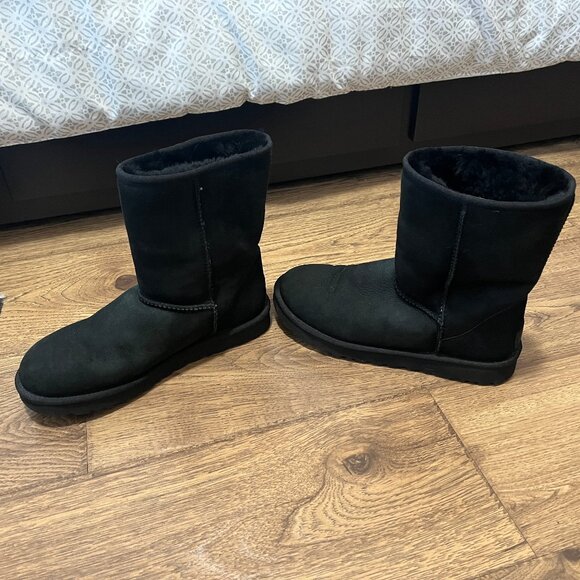 EUC! Women's UGG Classic Short II Boot 1016223 Black 100% Authentic Size 8 - Picture 3 of 7